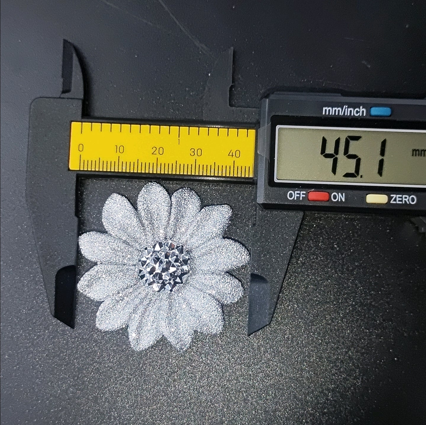 FS0313-45MM Black Silver Chrysanthemum Charms Accessories For Making Fancy Beads