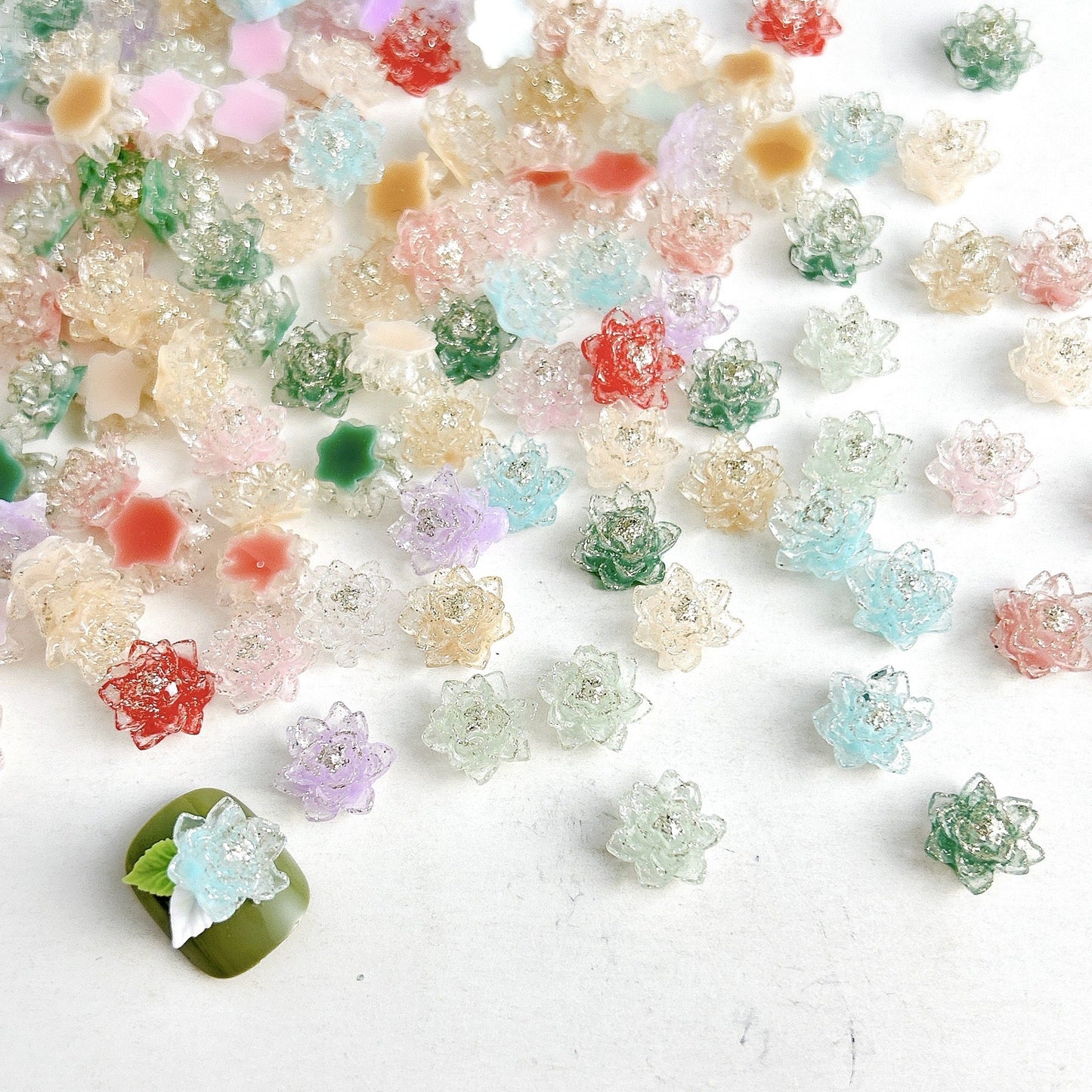 FS1047- 10MM Mixed Color Clear Glitter Lotus Resin Accessories