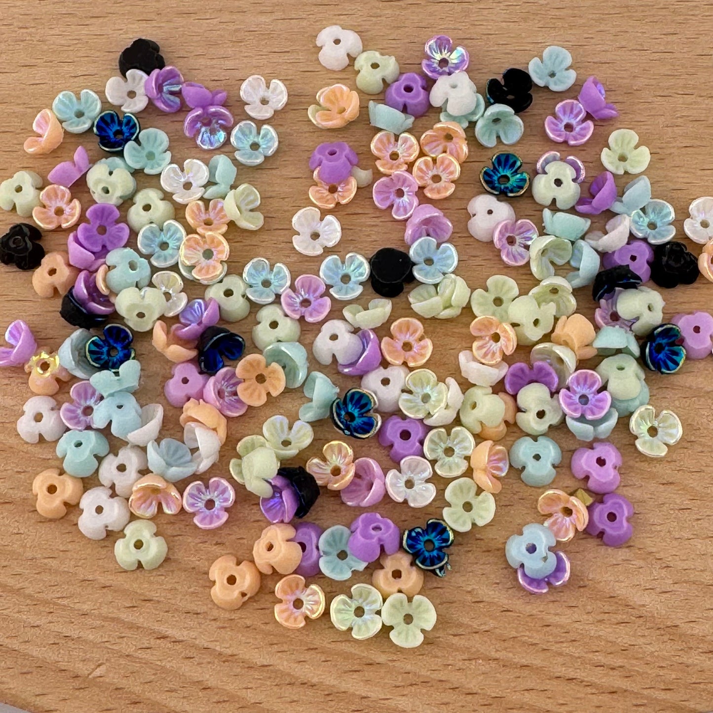 FS1353- 6mm UV Shell Looking Three-petal Flower Resin Nail Charms For Making Fancy Bead Or Fancy Pen