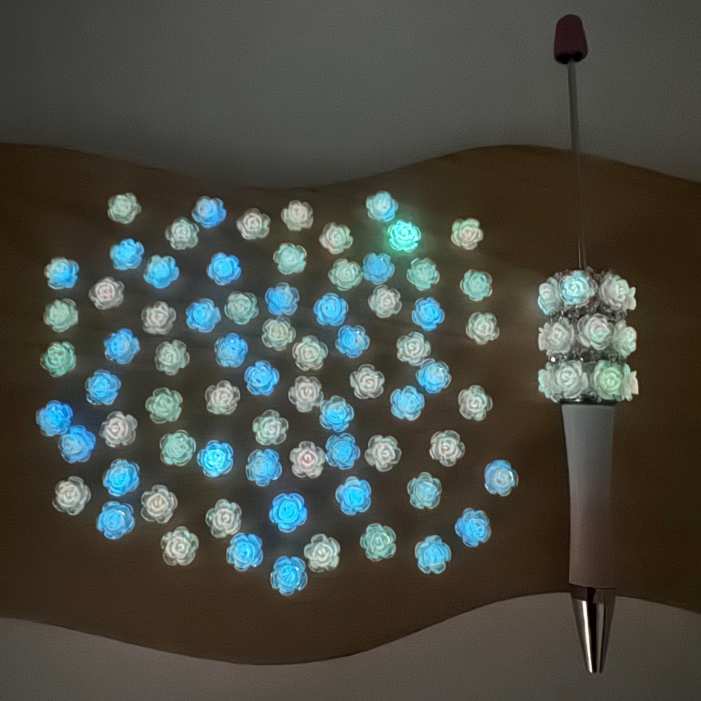 FS0914-8MM UV Glowing Rose Flower Nail Resin Charms For Making Fancy Pen Or Fancy Beads