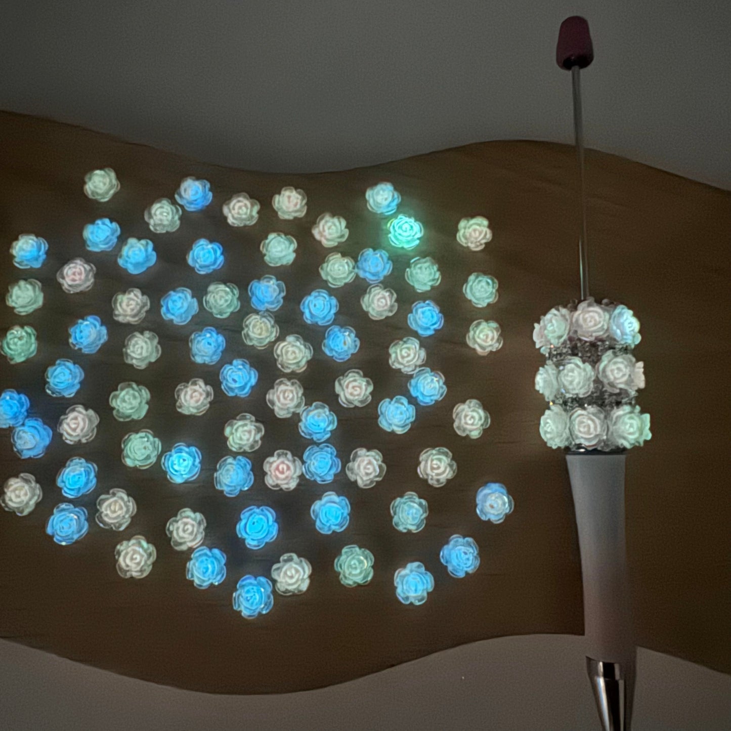 FS0914-8MM UV Glowing Rose Flower Nail Resin Charms For Making Fancy Pen Or Fancy Beads