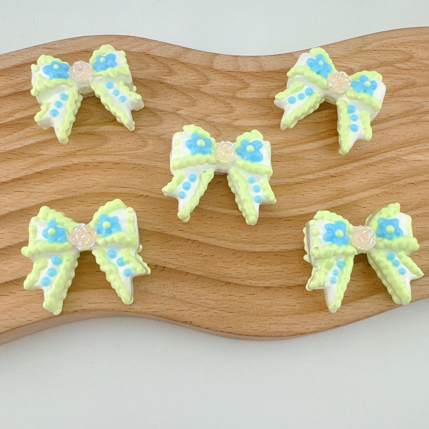 FS3040-7 Pieces Random Mixed Color Bow Hand Painted Acrylic Beads Fit For Beadable Pens