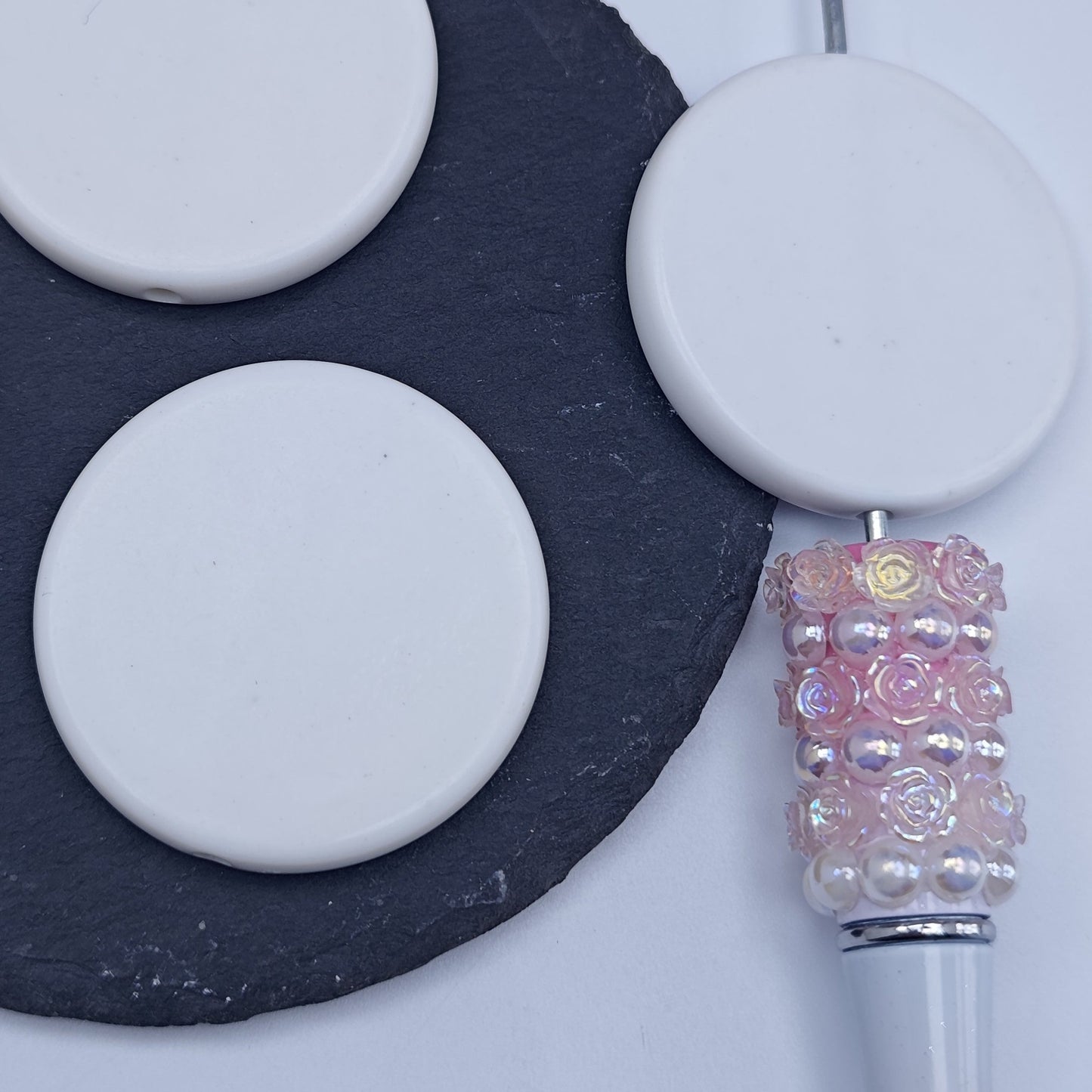 FS4651- 40mm White Big Round Plate Based Beads