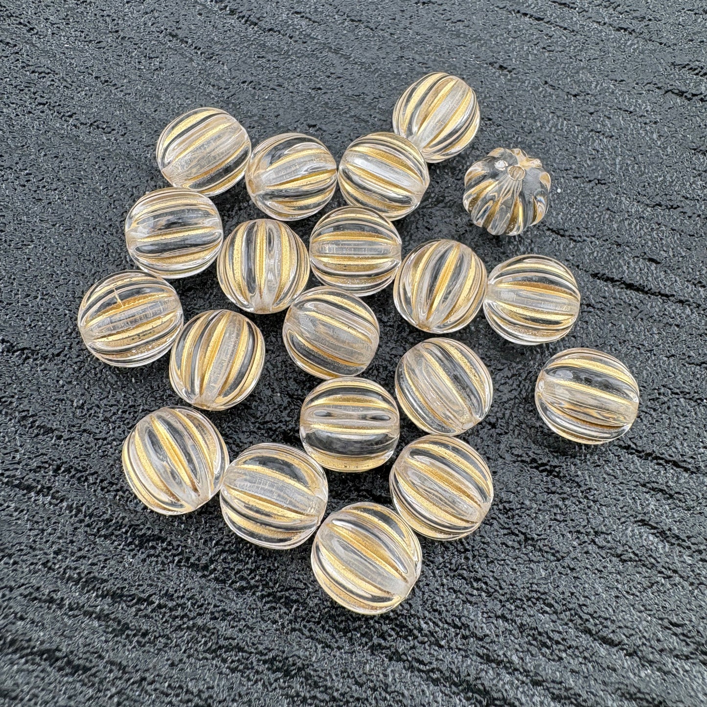 FS3119- 10mm Pumpkin beads with gold Line no fit pens