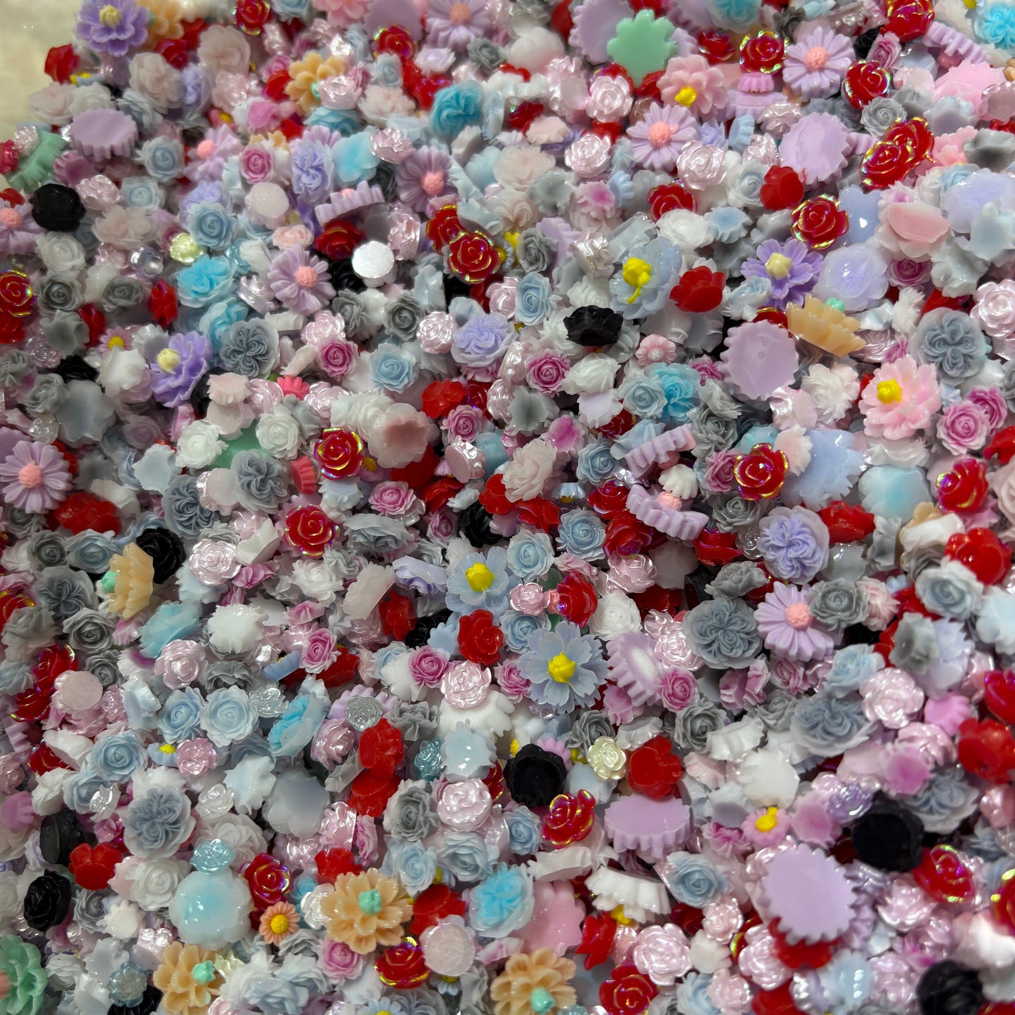 FS2450- 4mm-12mm Big Random Mixed Color mini flower nails Charms