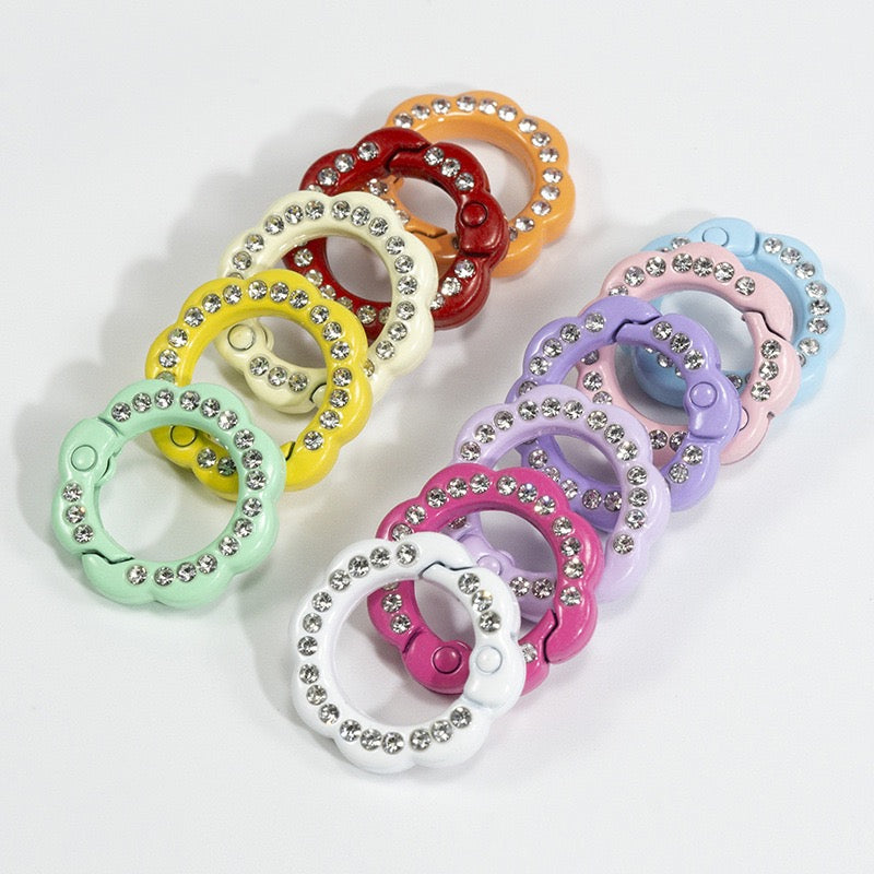 FS3007- 10 Pieces 21mm Flower Round Keyring with Diamonds Mixed Color
