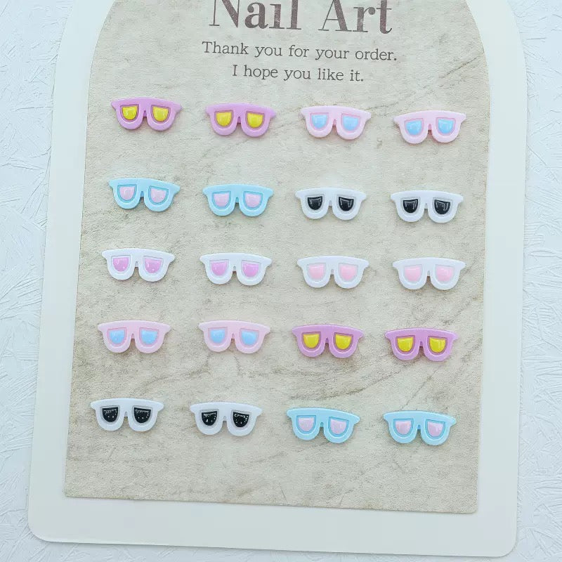 FS6472- Approximately 14×6mm Luminous Sunglasses Nail Charms(約14×6mm 光るサングラスネイルチャーム)