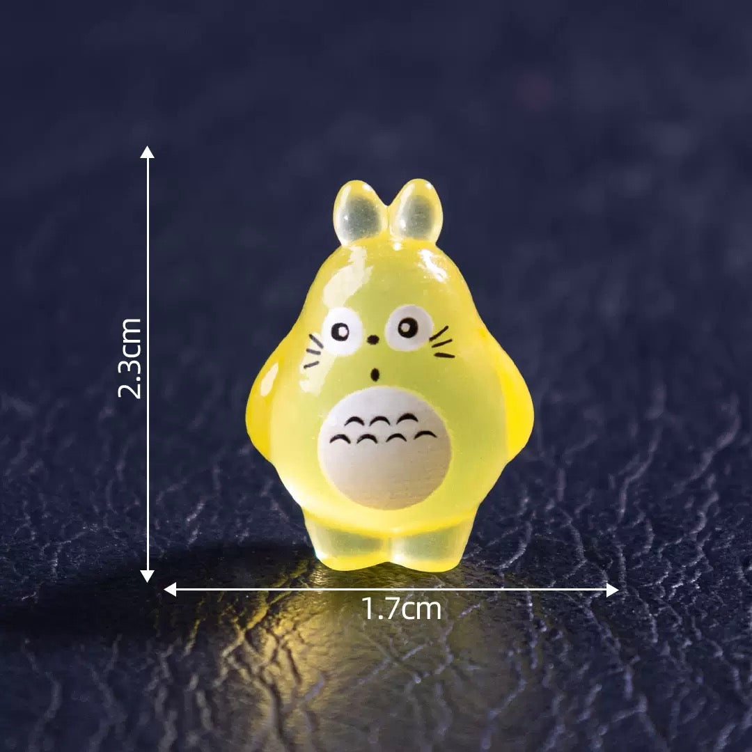 FS4538-Random Mixed Color Glowing Totoro Resin Pen Topper