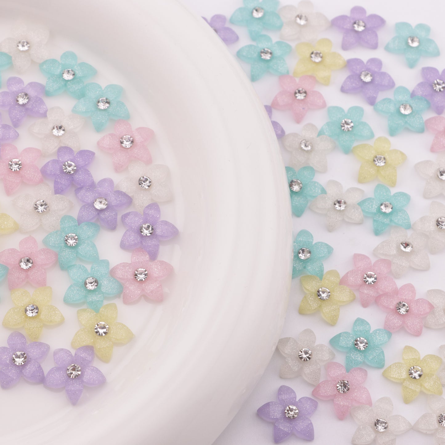 FS5731- 13mm Five-petal Flower Patch With Diamonds