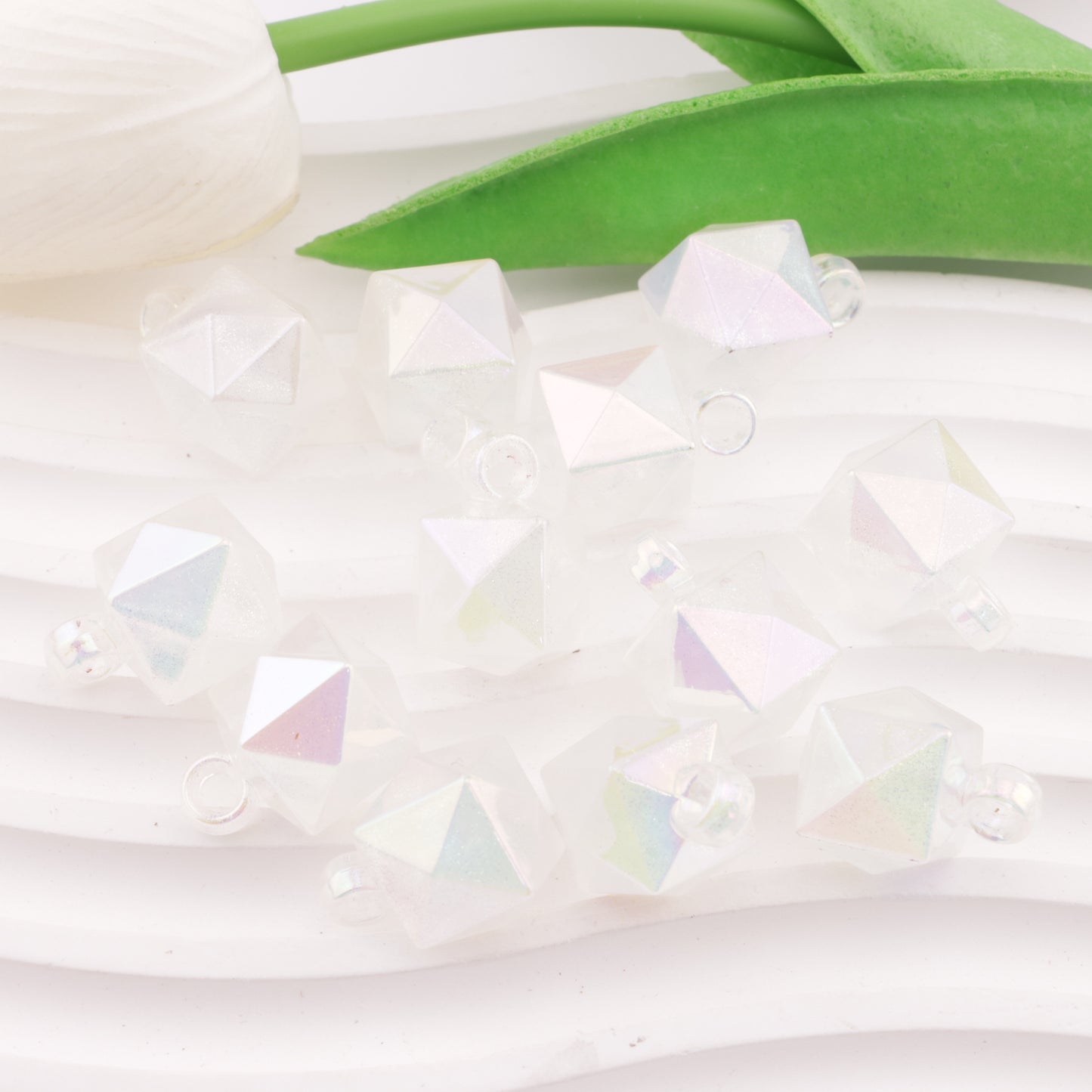 FS4105- 16mm Glowing Rhomb Beads Charms, Rhombus Fine Glittering Night-Light Car Hanging Pendant Beads