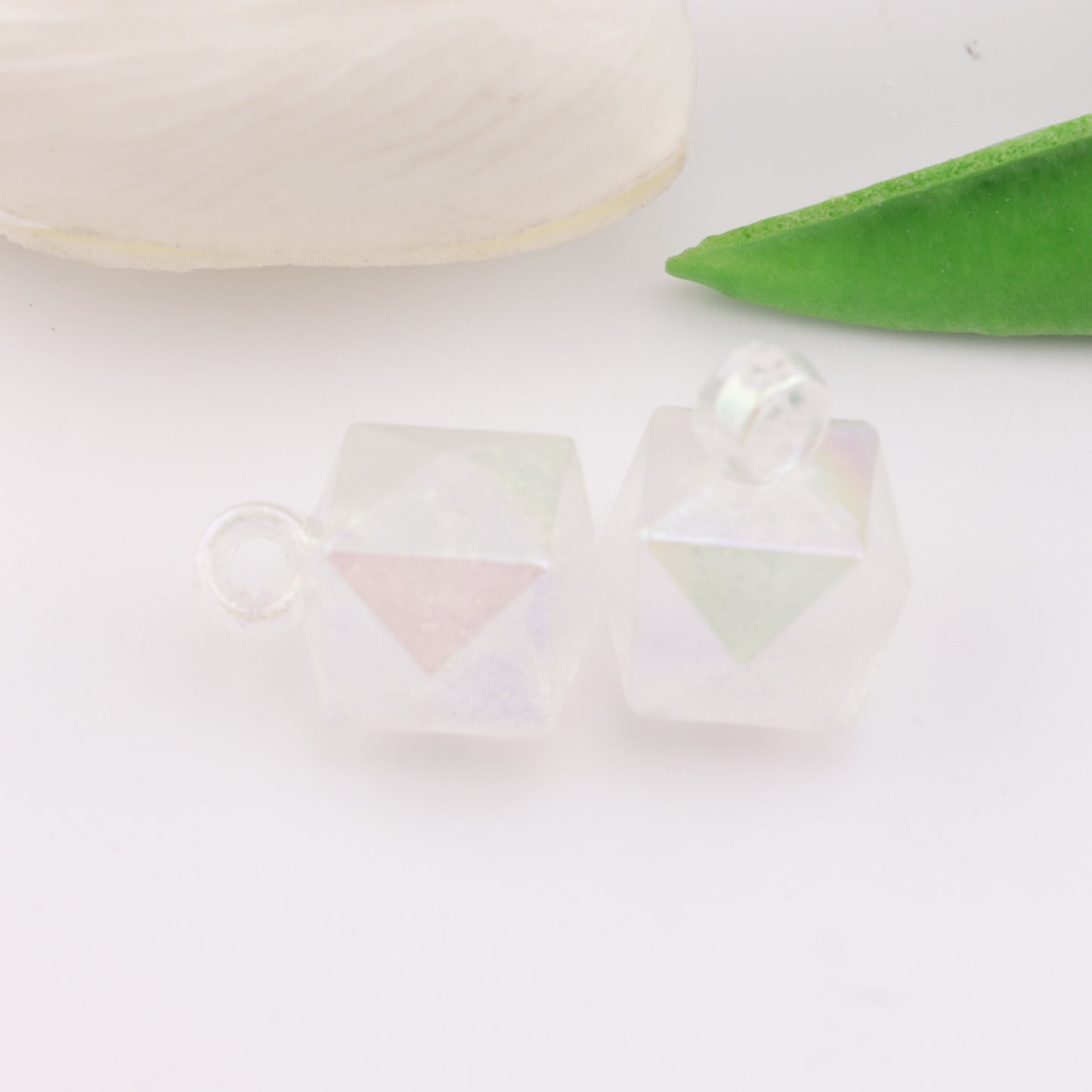 FS4105- 16mm Glowing Rhomb Beads Charms, Rhombus Fine Glittering Night-Light Car Hanging Pendant Beads