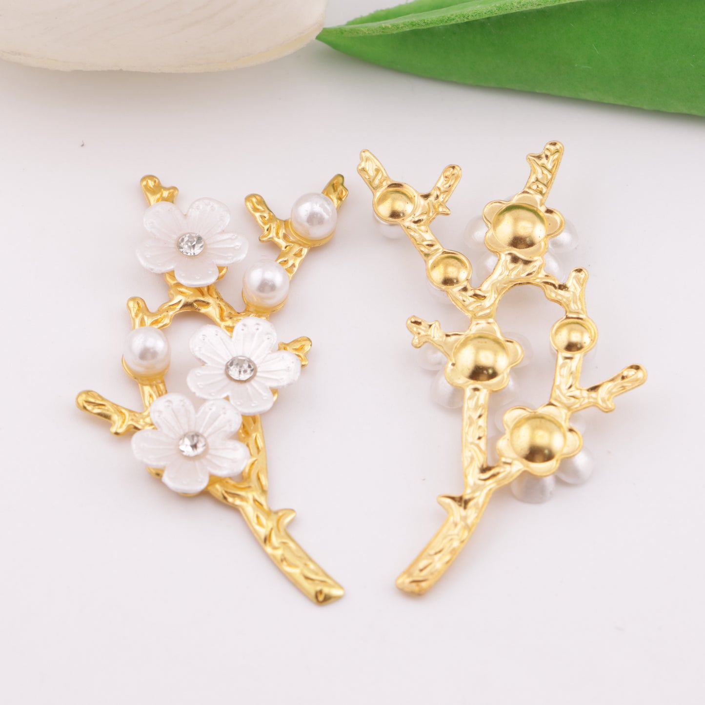 FS5855- 34*53mm Plum Blossom Branch Patch, Gold