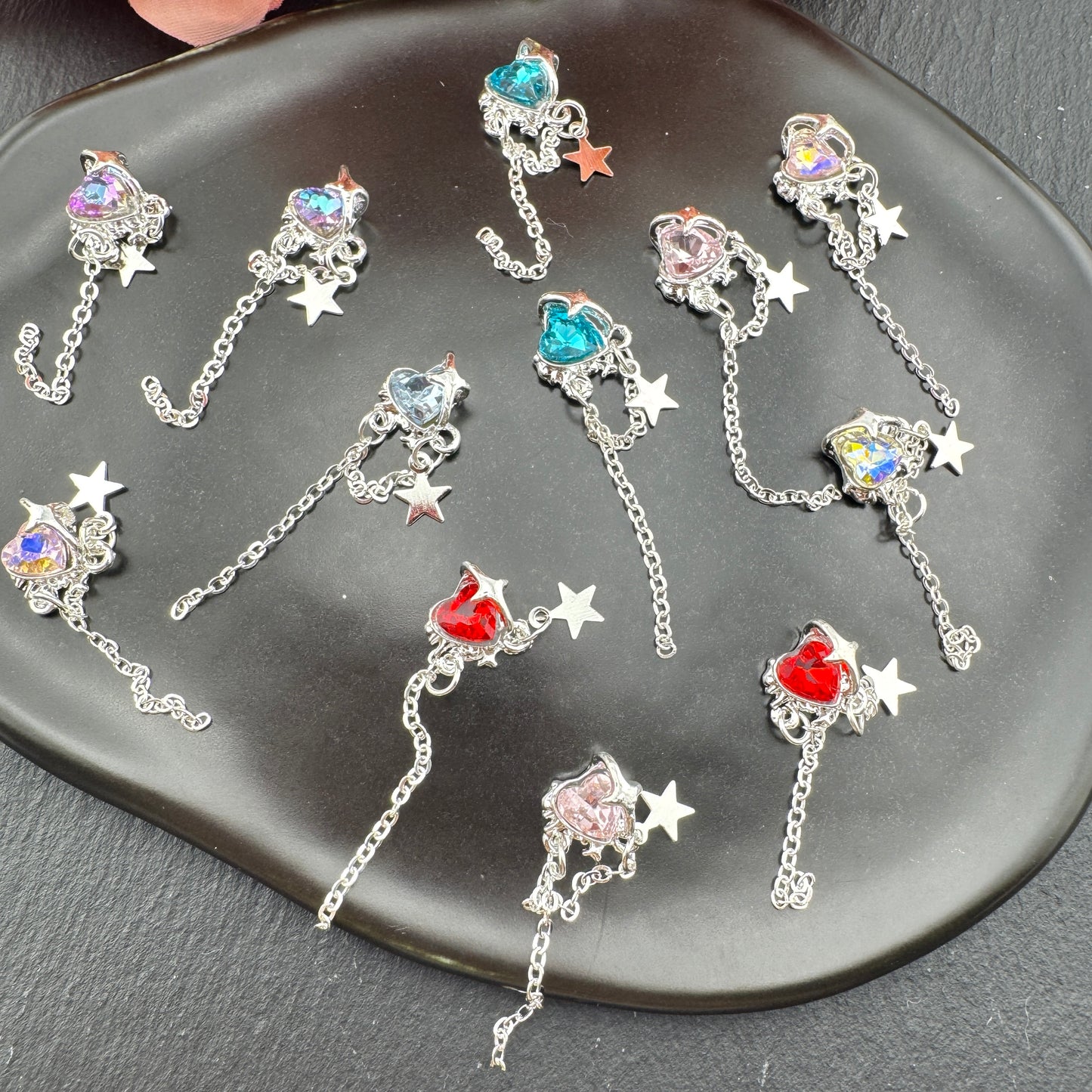FS5413- 11×32mm Heart-shaped Alloy Pendant Nail Stickers