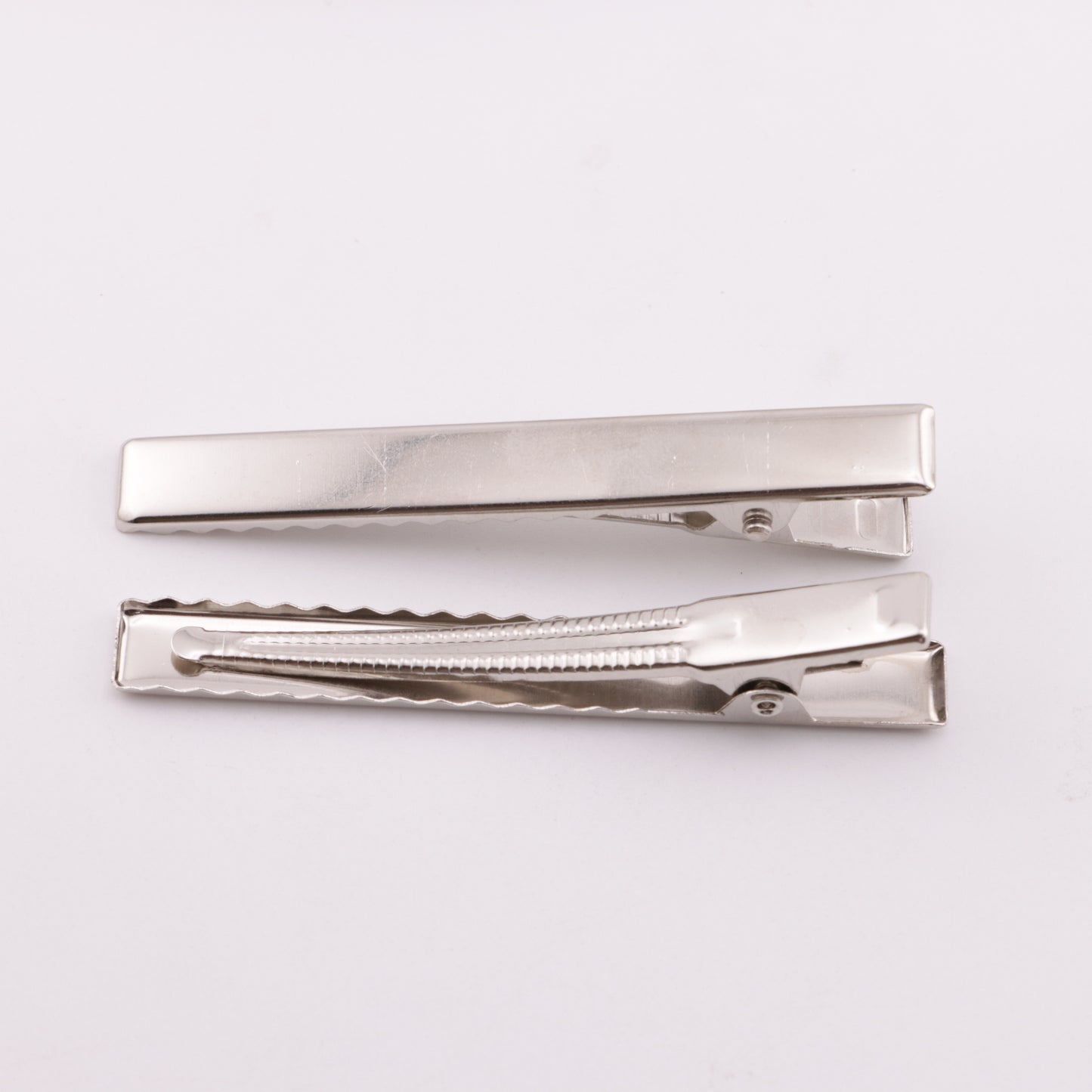 FS5772- A Duckbill Clip Measuring 6.5 Cm In Length And 0.9 Cm In Width