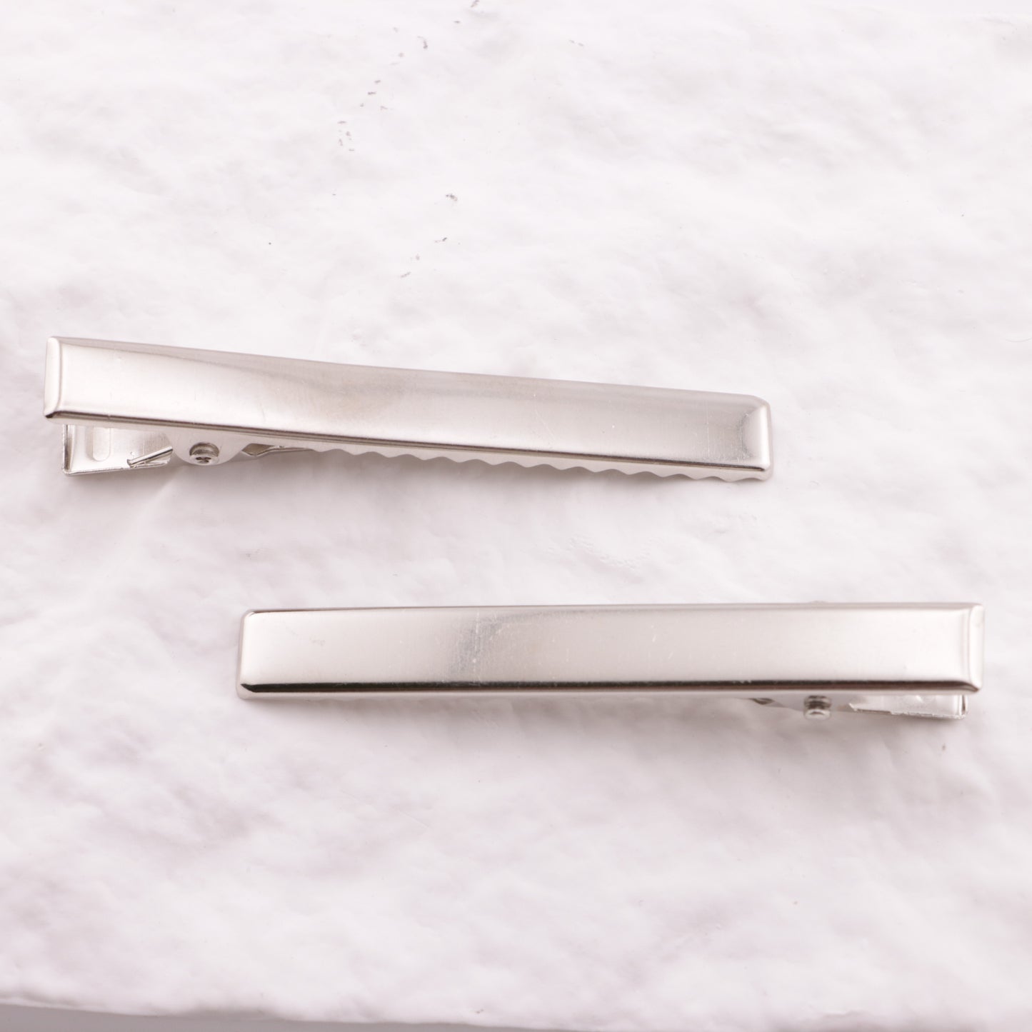 FS5772- A Duckbill Clip Measuring 6.5 Cm In Length And 0.9 Cm In Width