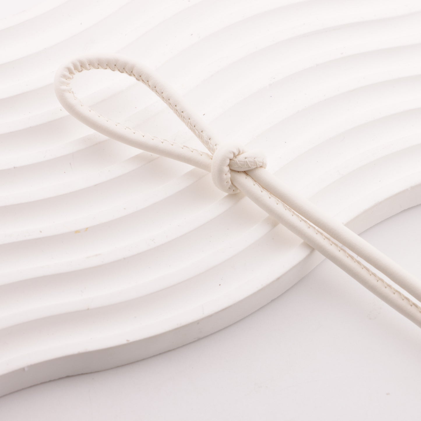 FS5896- Diameter: 4 Cm, Leather Cord Knot Diameter: 4 Mm