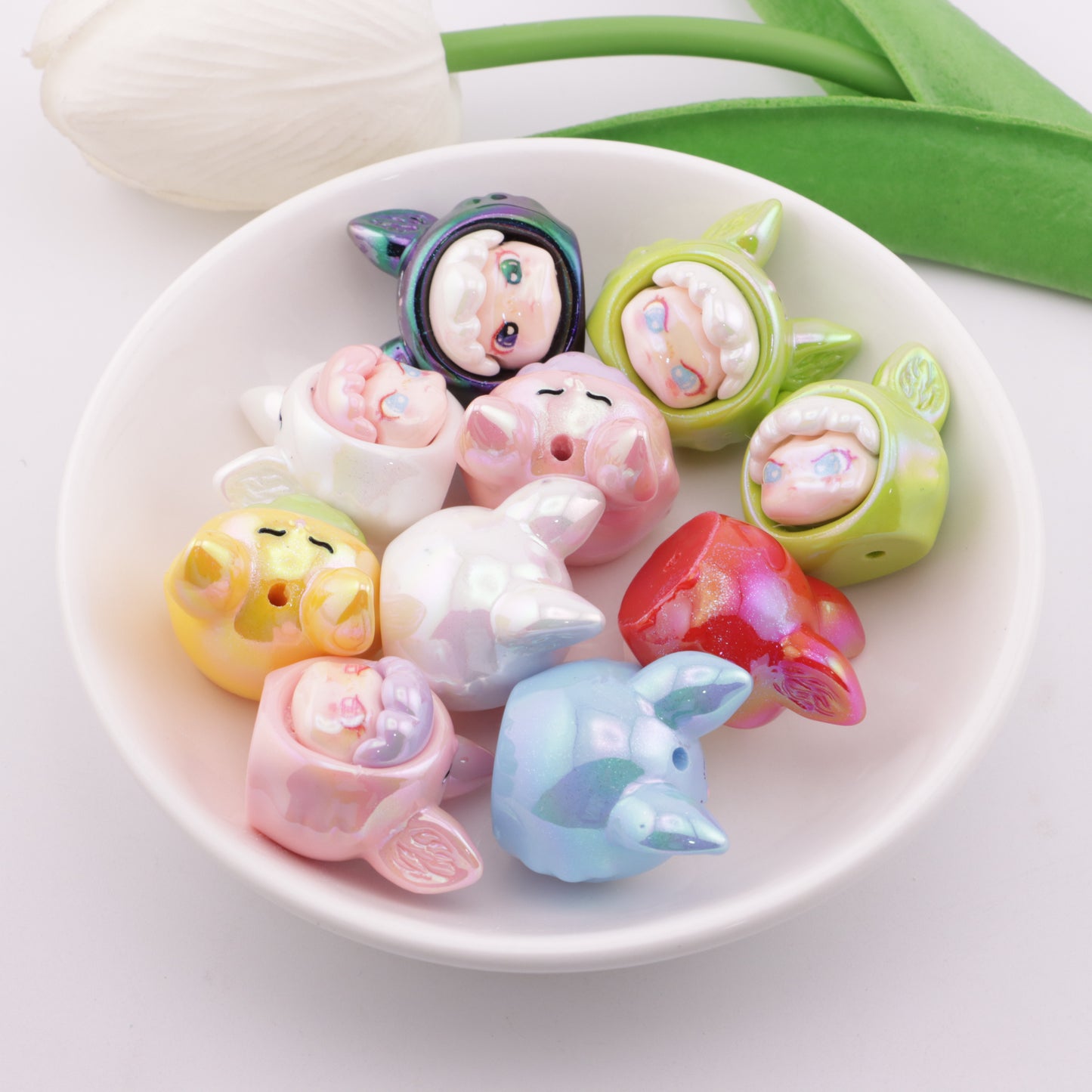 FS3555- UV-Plated Cute Cartoon Resin Through-Hole Resin Beads