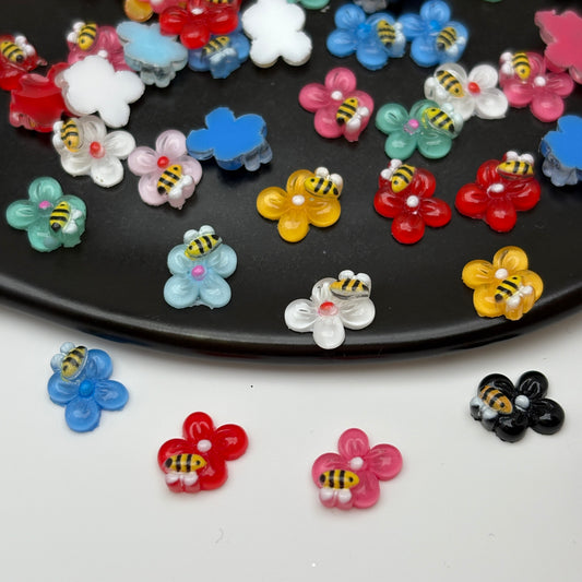FS5409- 8*10mm Bee In Flower Charms Small Bee Patches On Flowers
