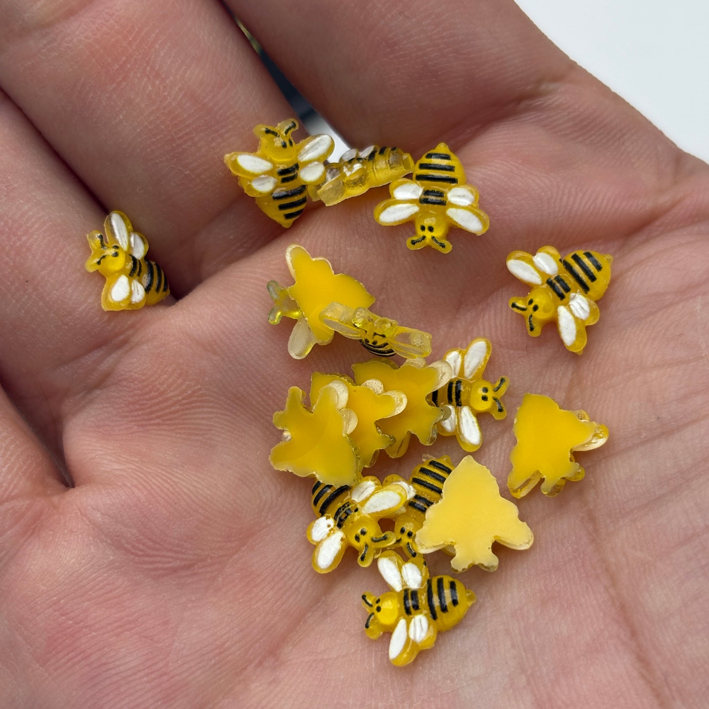 FS5408- 9.5*10Mm Small Bee Charms Small Bee Patches