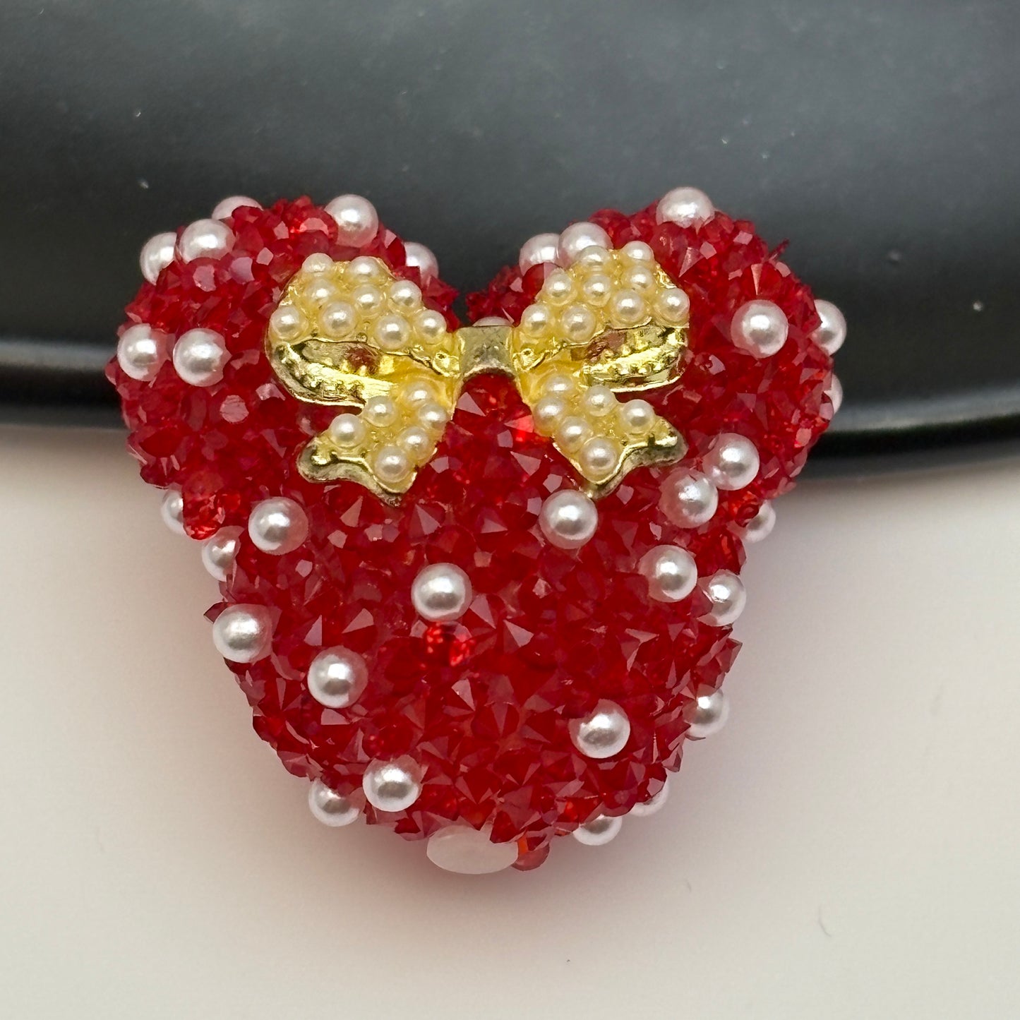FS5433- 28Mm Pearl And Diamonds Bow Mickey Beads Pearl And Diamond-Added Bow-Knot Mickey Head Beads