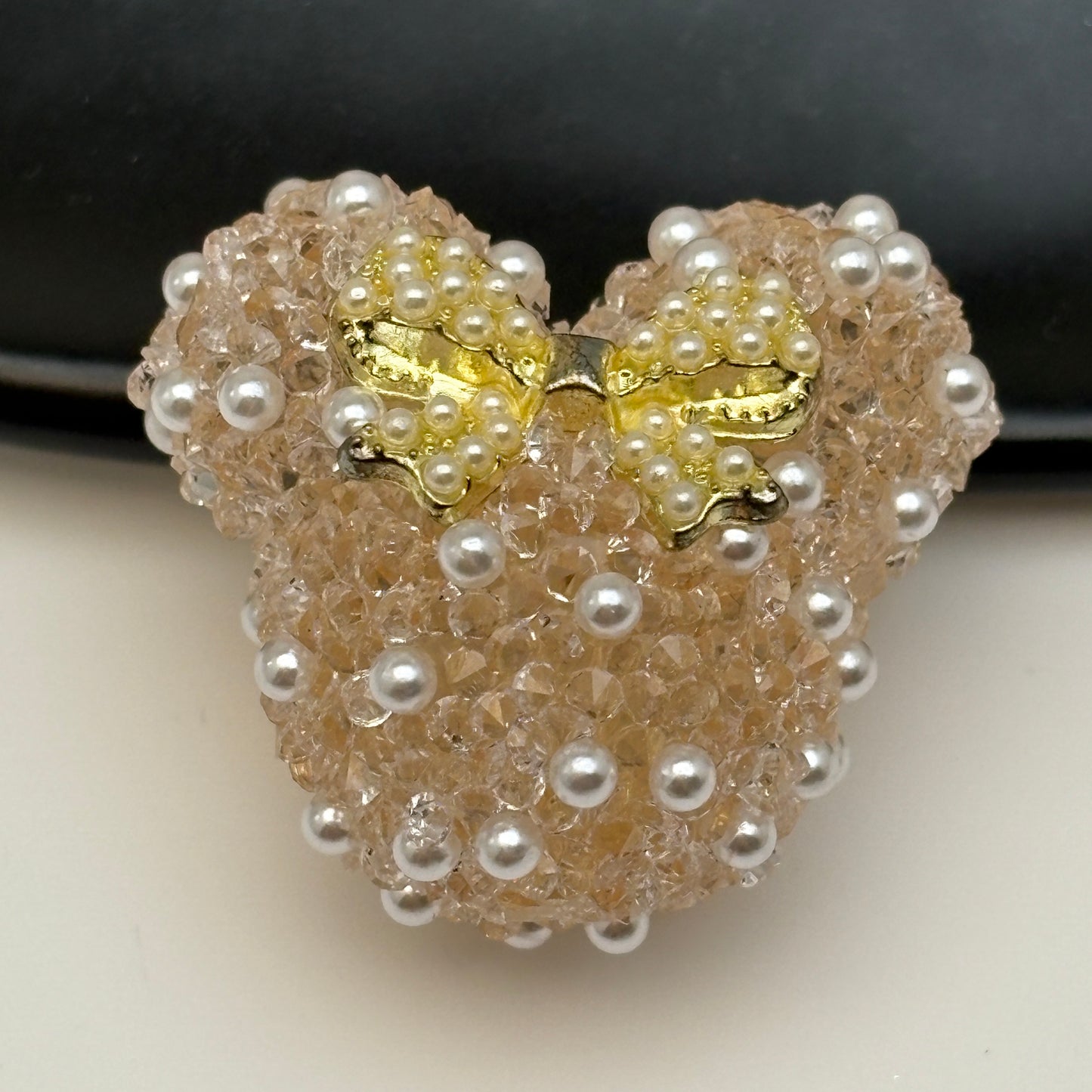 FS5433- 28Mm Pearl And Diamonds Bow Mickey Beads Pearl And Diamond-Added Bow-Knot Mickey Head Beads