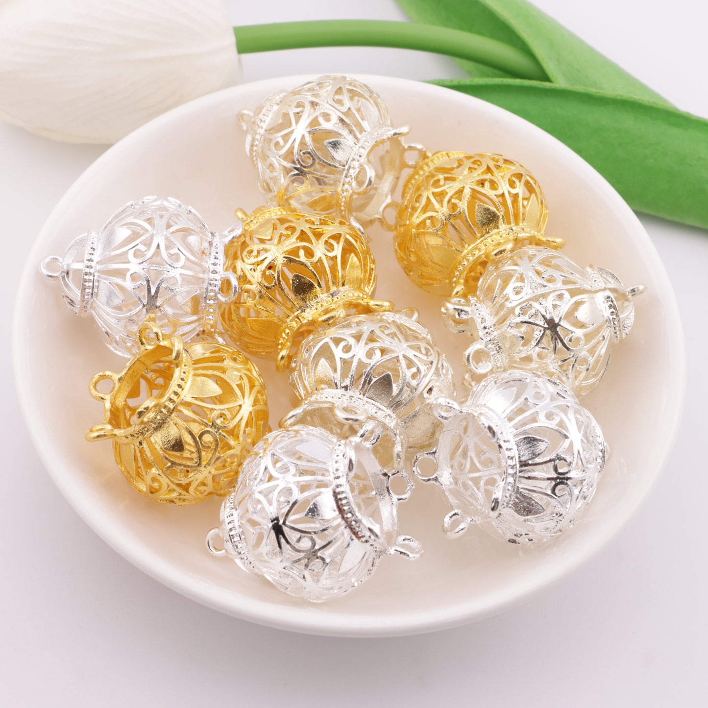 FS6011- Round Pattern Metal Lanterns, Five Hanging Sets
