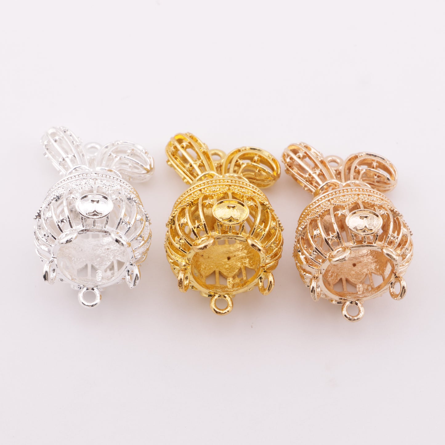 FS6009- Five Hanging Metal Lanterns With Bent Rabbit Ears