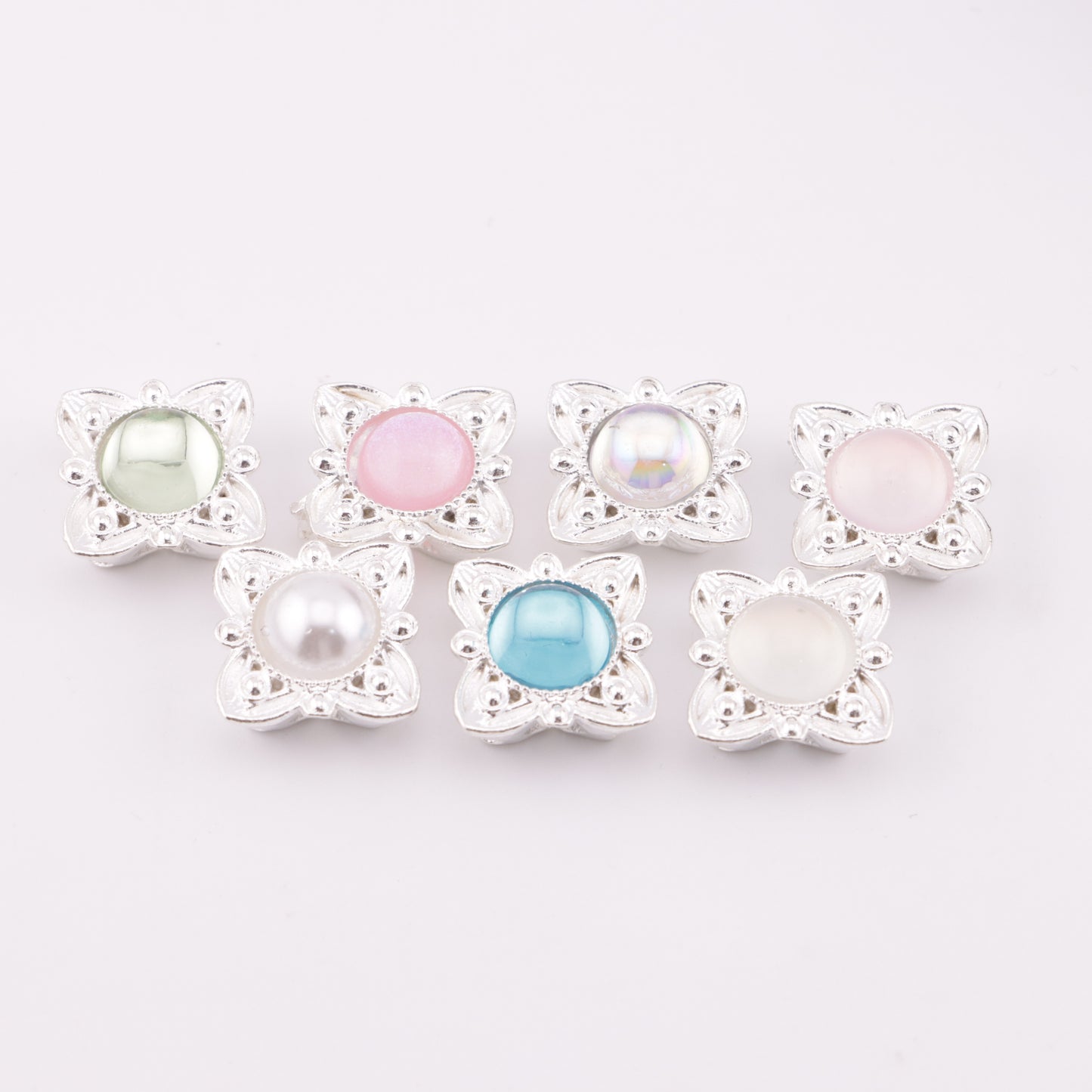 FS6018- 18mm Round Diamond 4 - Leaf Clover 4 Hole Metal Beads