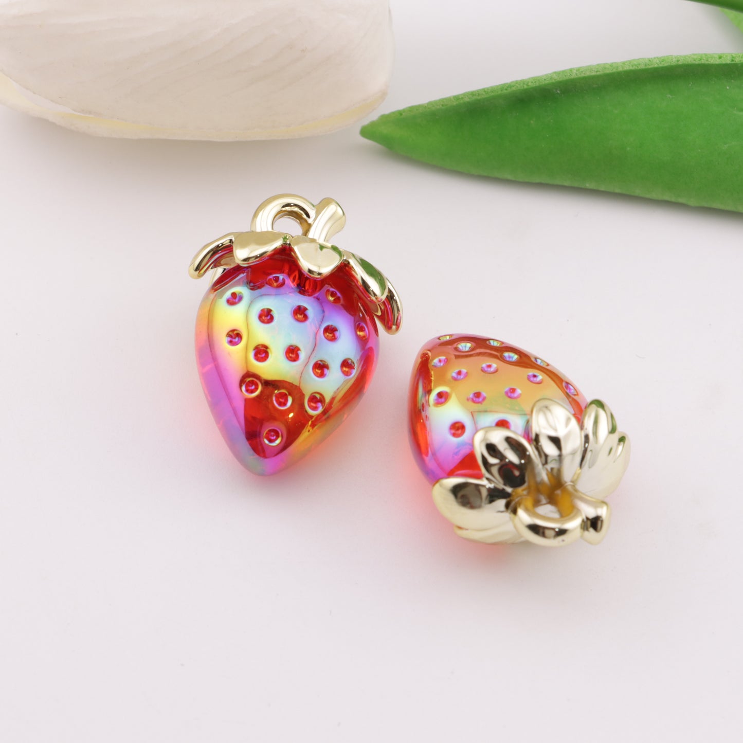 FS6139- Strawberry Pendant Strawberry Pendant
