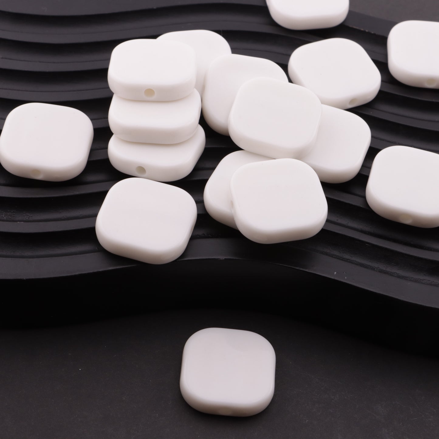 FS6149- 24*24Mm Clear Rounded Square Plate Based Beads