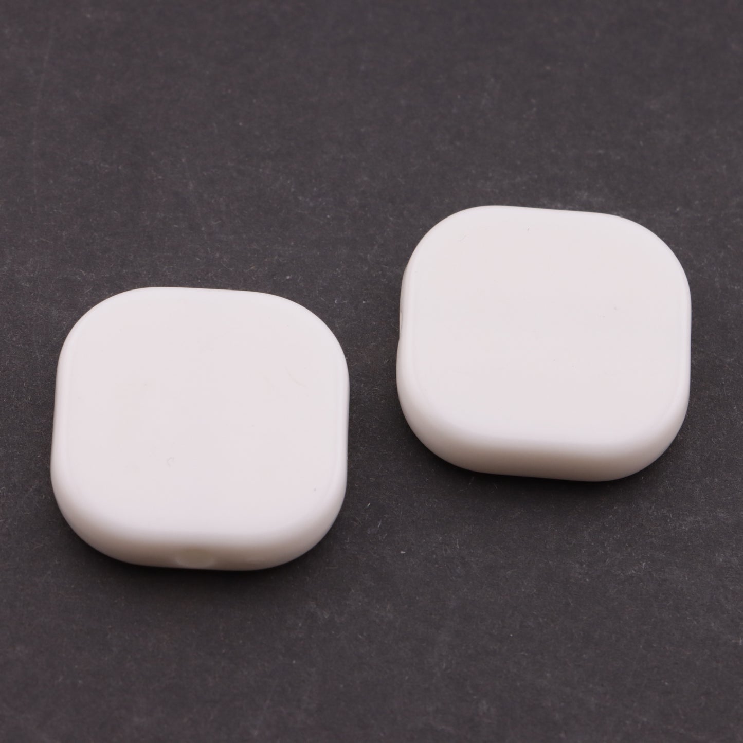 FS6149- 24*24Mm Clear Rounded Square Plate Based Beads