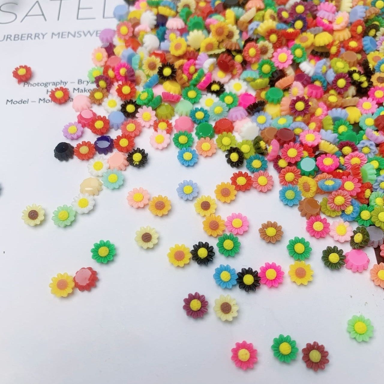 FS1317- 6MM Dasiy Flower Resin Nail Charms For Making Fancy Bead Or Fancy Pen