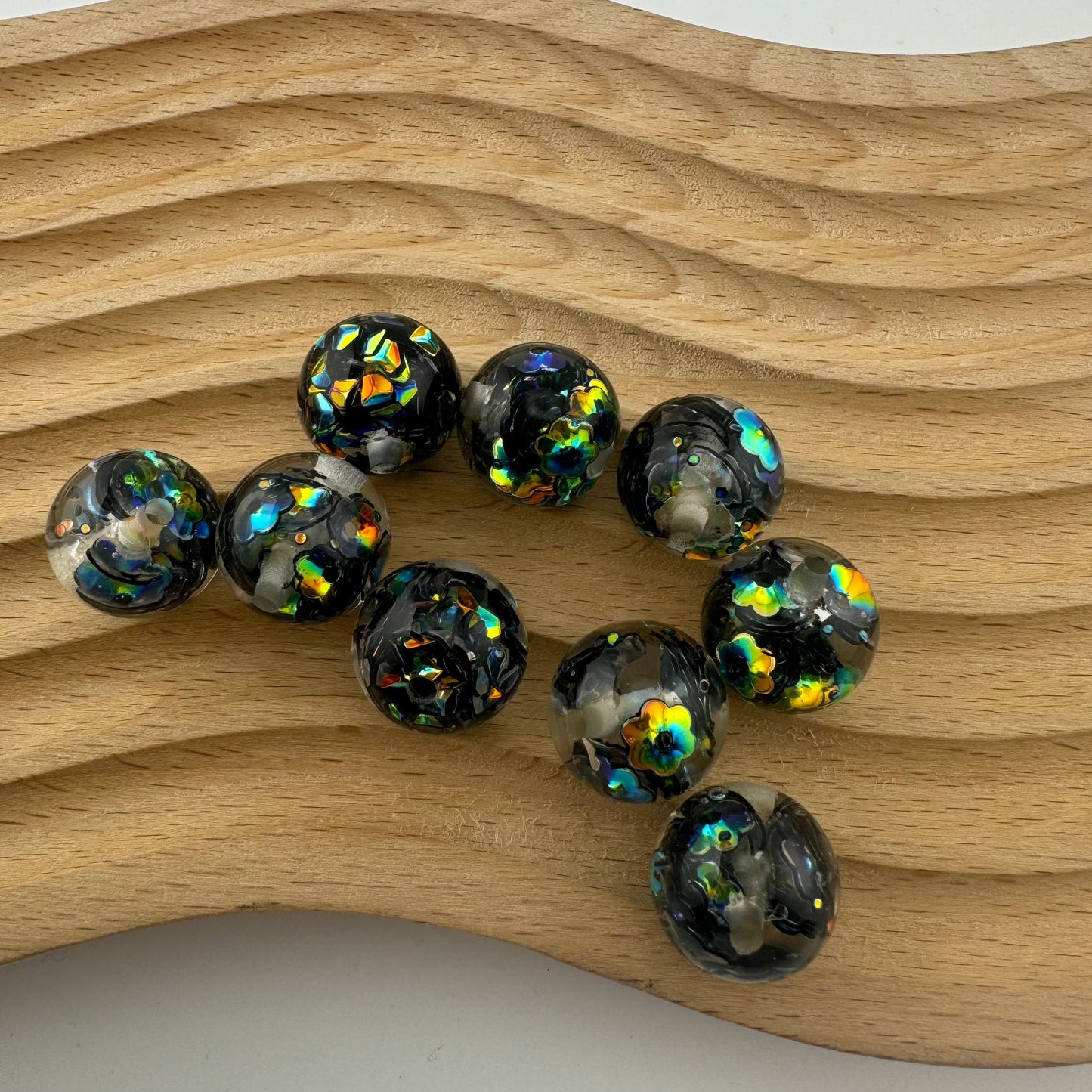 FS1320- 16mm Flower Flower Flash Chip Resin Beads