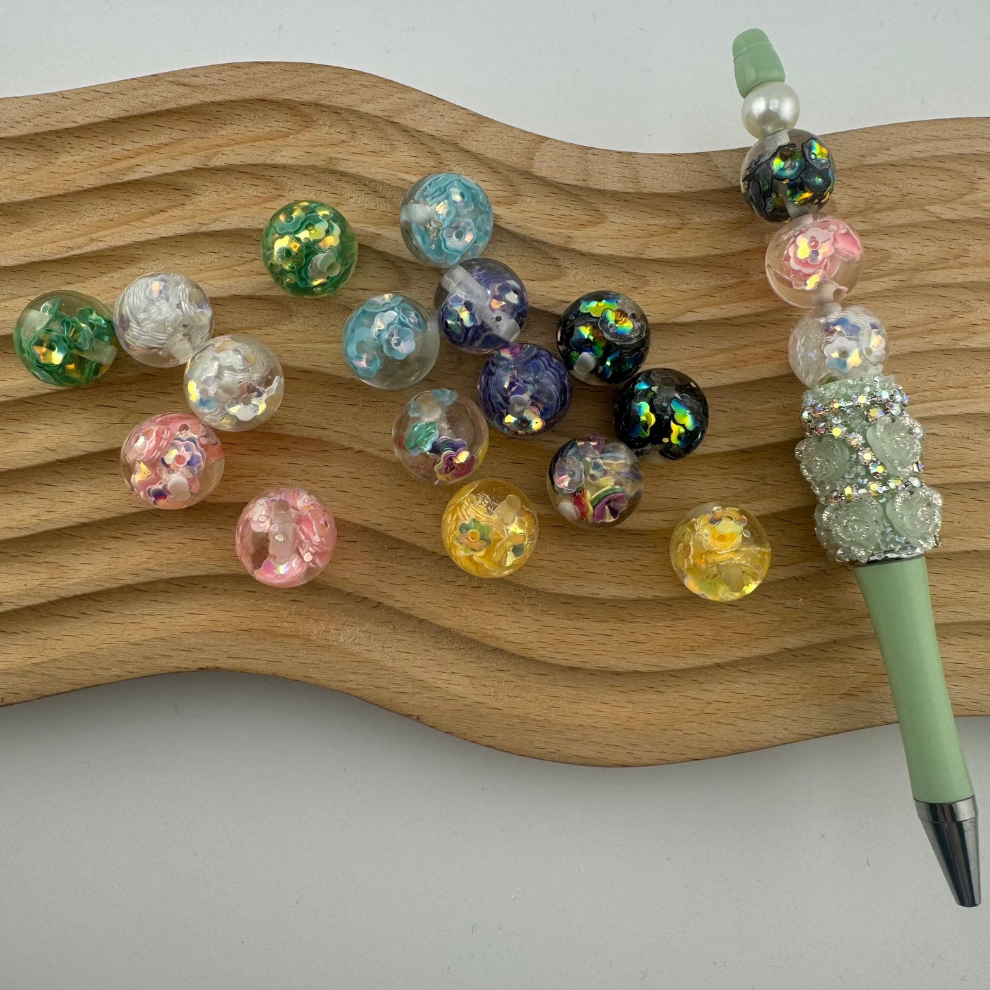 FS1320- 16mm Flower Flower Flash Chip Resin Beads