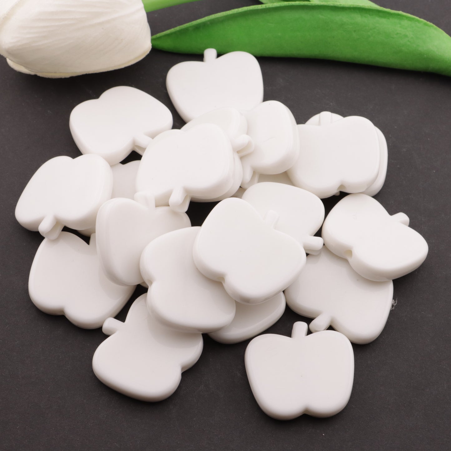 FS6182- 30×27mm Apple Based Beads