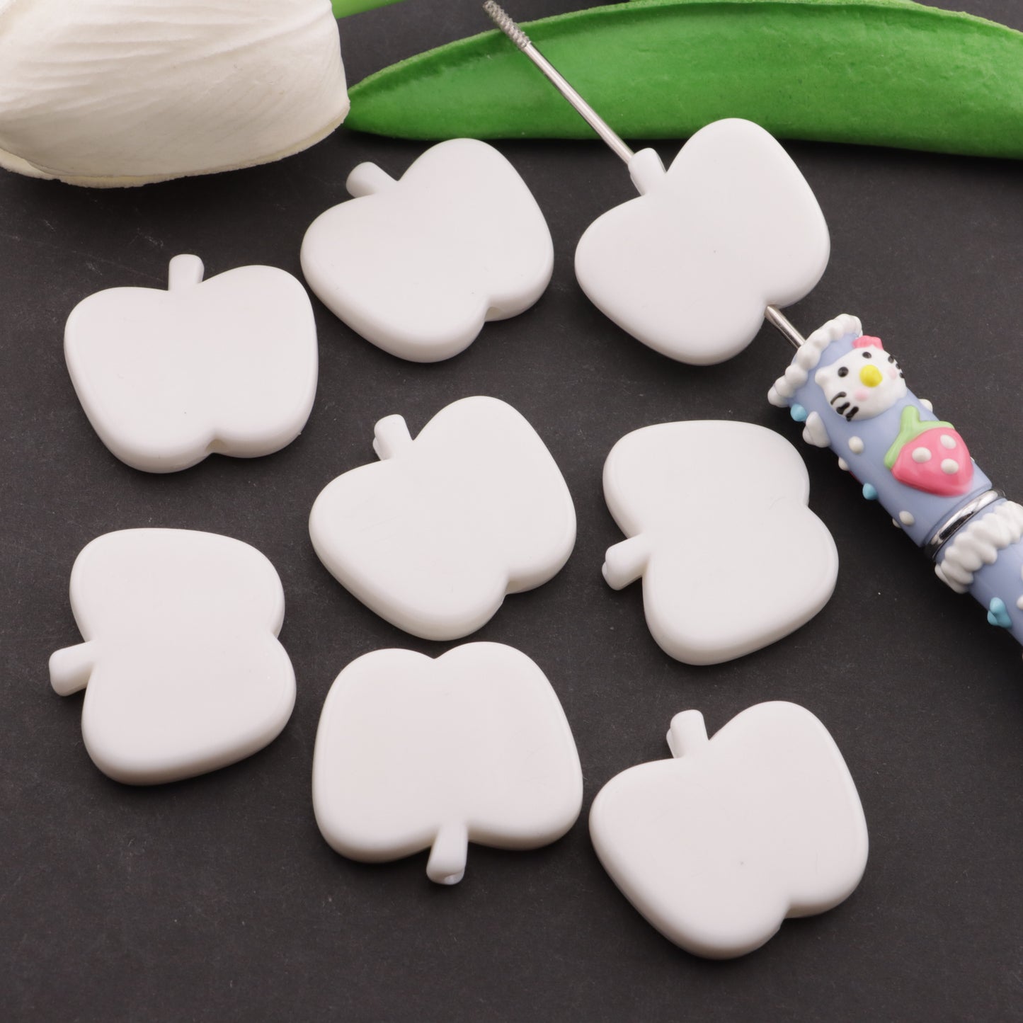 FS6182- 30×27mm Apple Based Beads