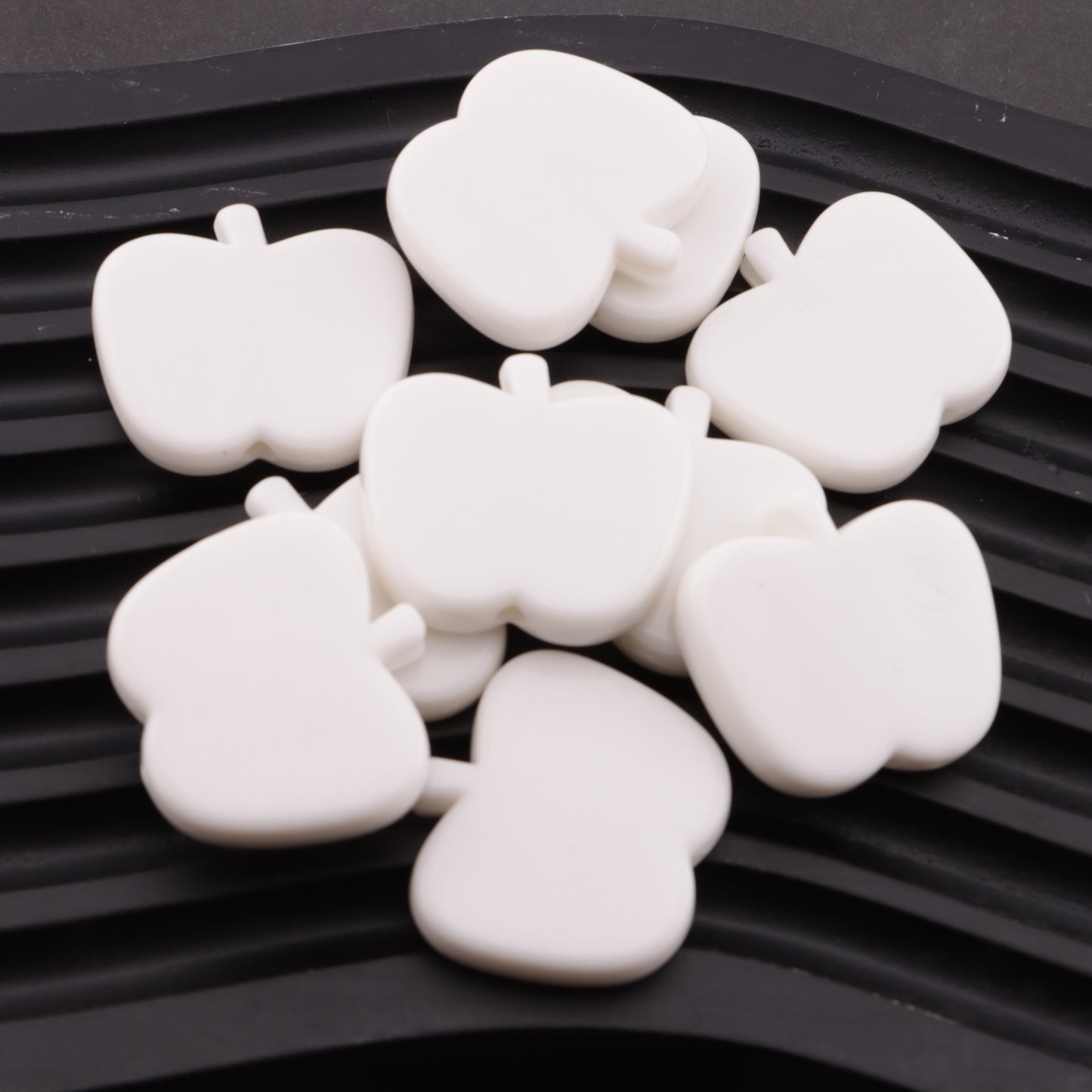 FS6182- 30×27mm Apple Based Beads