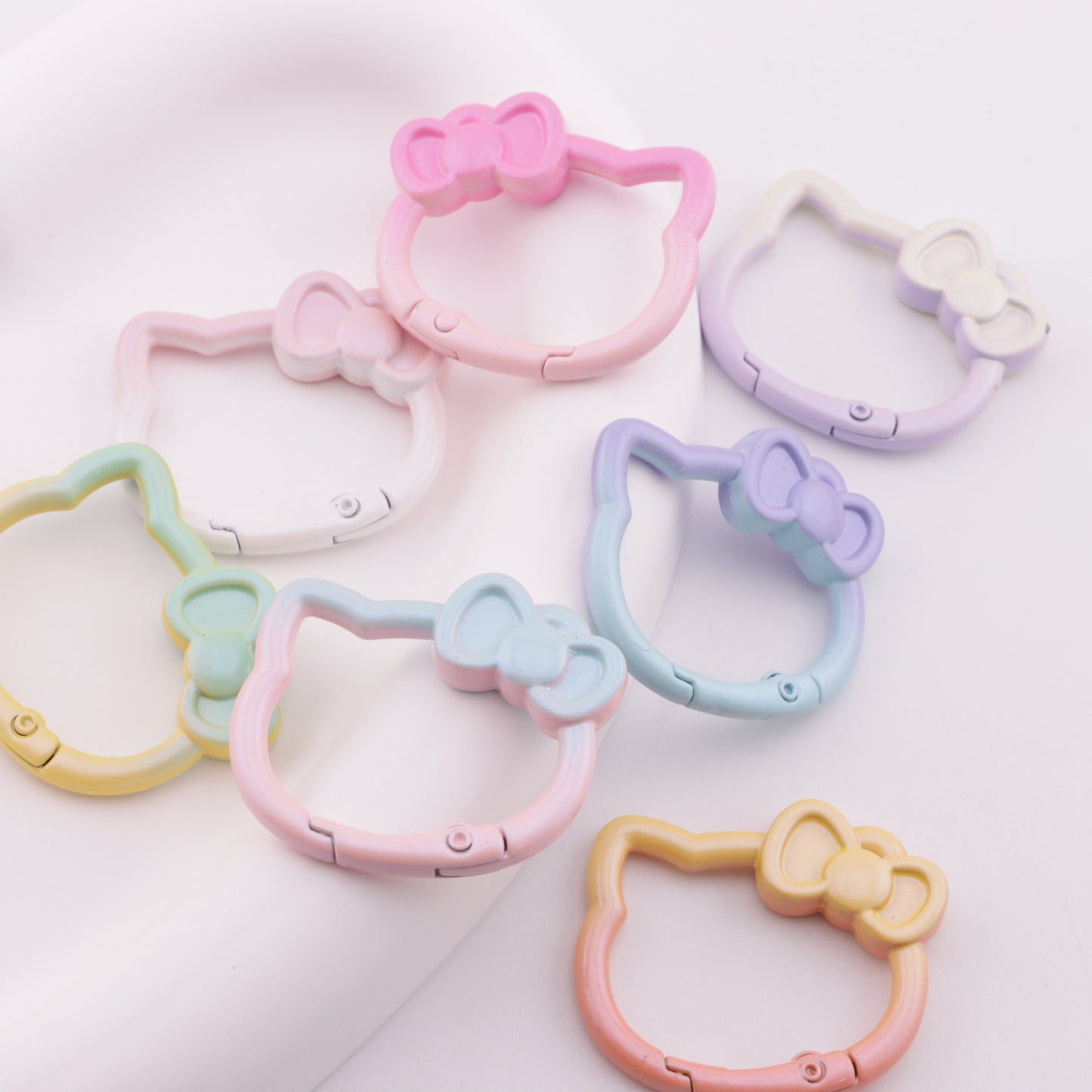 FS6198- 56×31mm Middle Size Gradient-Color HK Head Keychain Medium-Sized Gradient-Color Kitty Head Keychain
