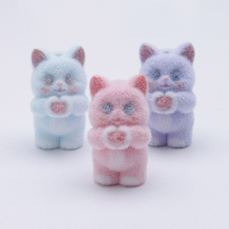 FS5209- Cat Holding A Loving Heart Flocked Three-Dimensional Beads