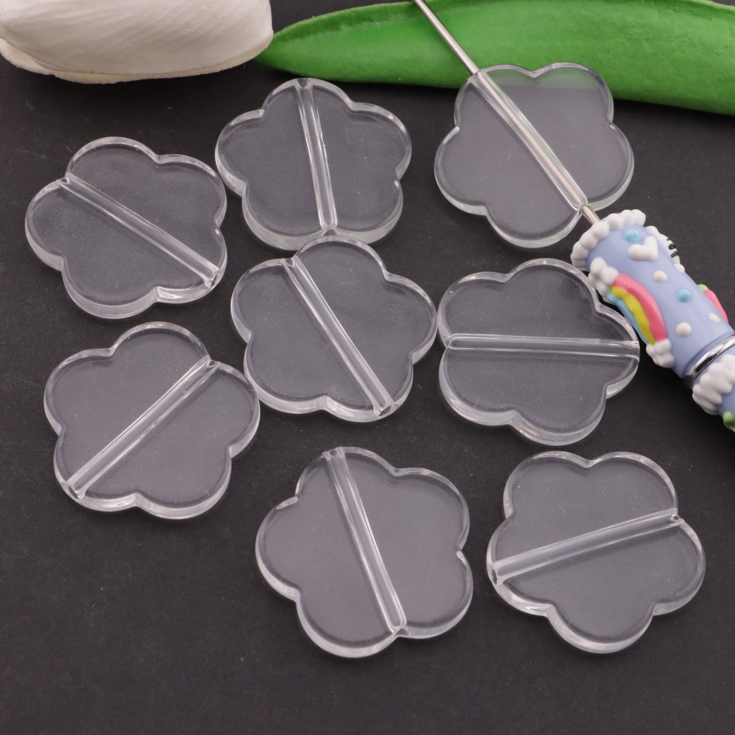 FS6218- 32mm Clear Five - Petal Flower - Based Beads
