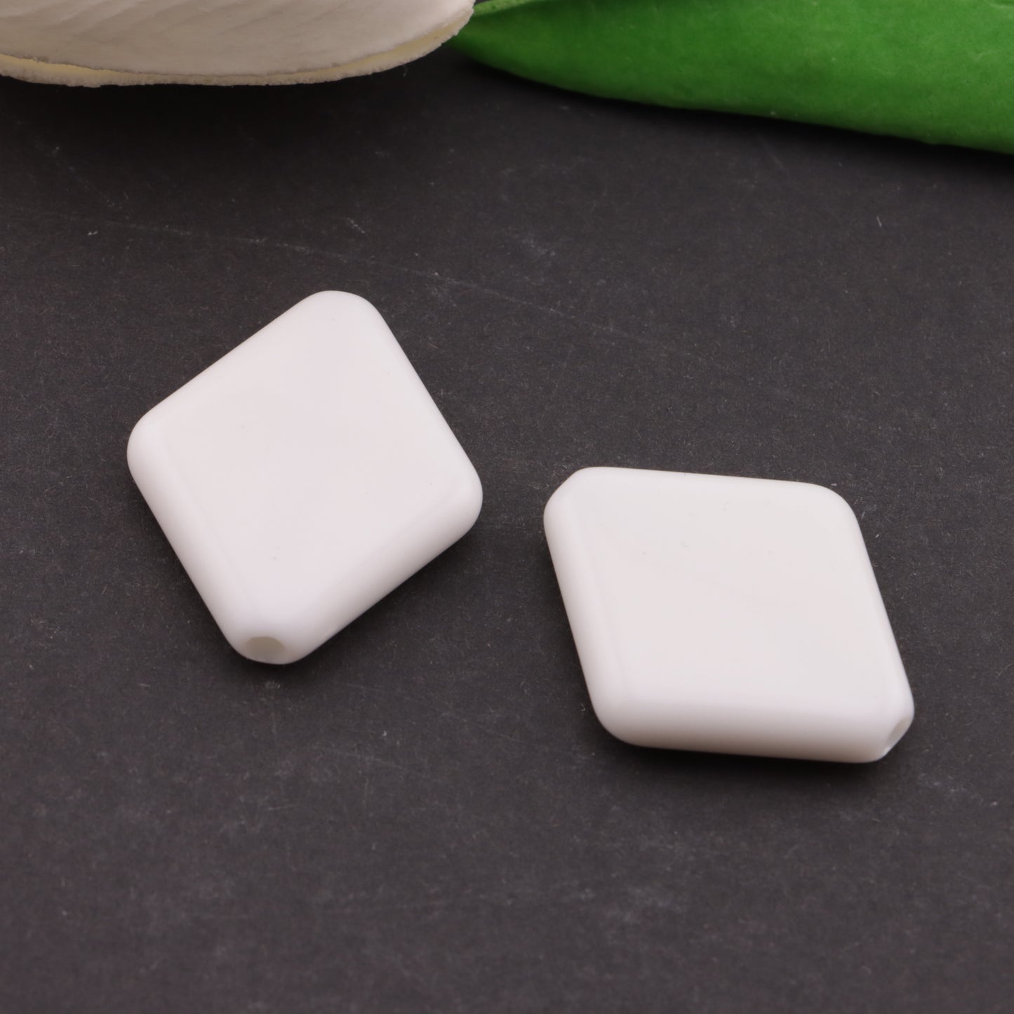 FS6220- 29×24mm Rhombus Based Beads