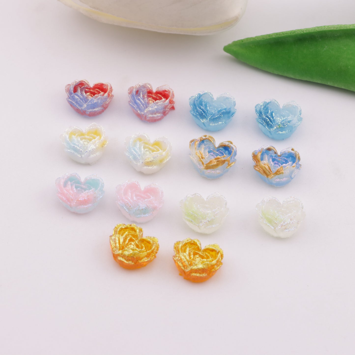 FS6300- About 9×10mm Luminous Heart Charms Glow-In-The-Dark Heart Embedded Flower Patches