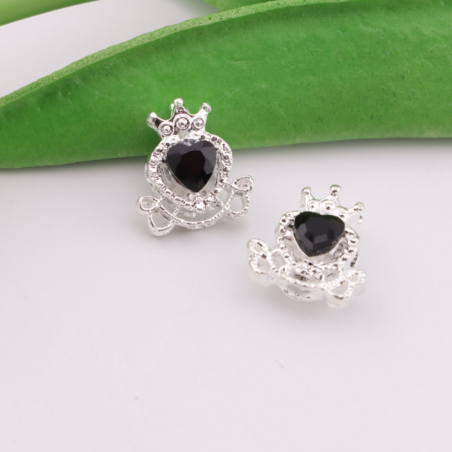 FS6334- Horse - Drawn Carriage Four - Way Alloy Beads