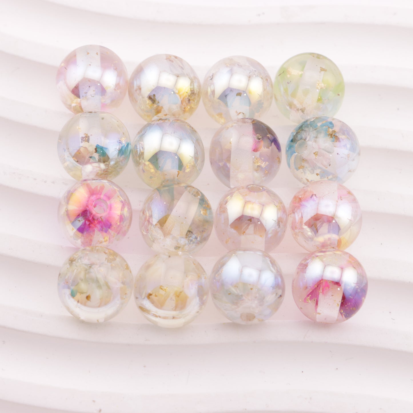 FS6242- 12mm Dried Flower Gold Foil Resin Beads