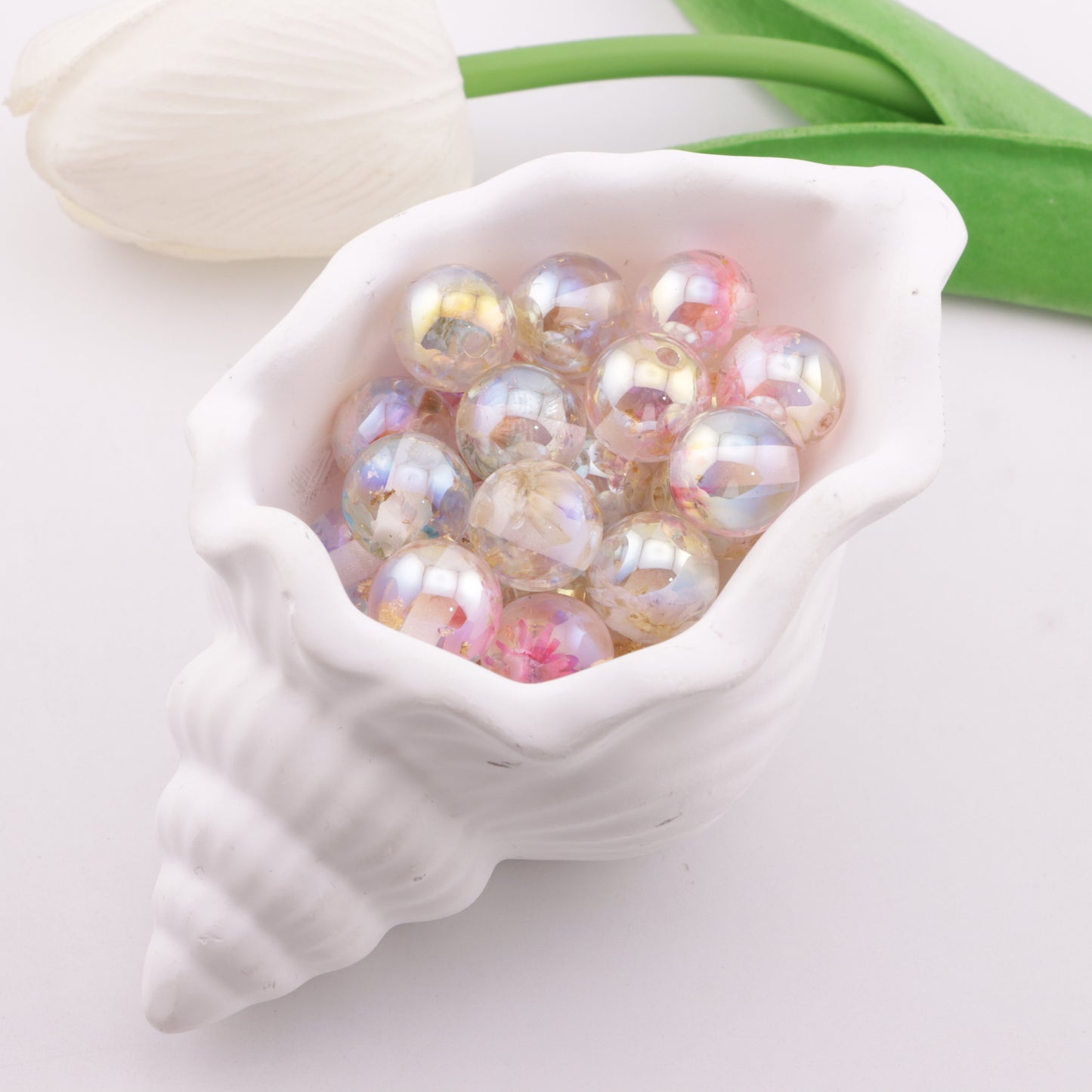 FS6242- 12mm Dried Flower Gold Foil Resin Beads