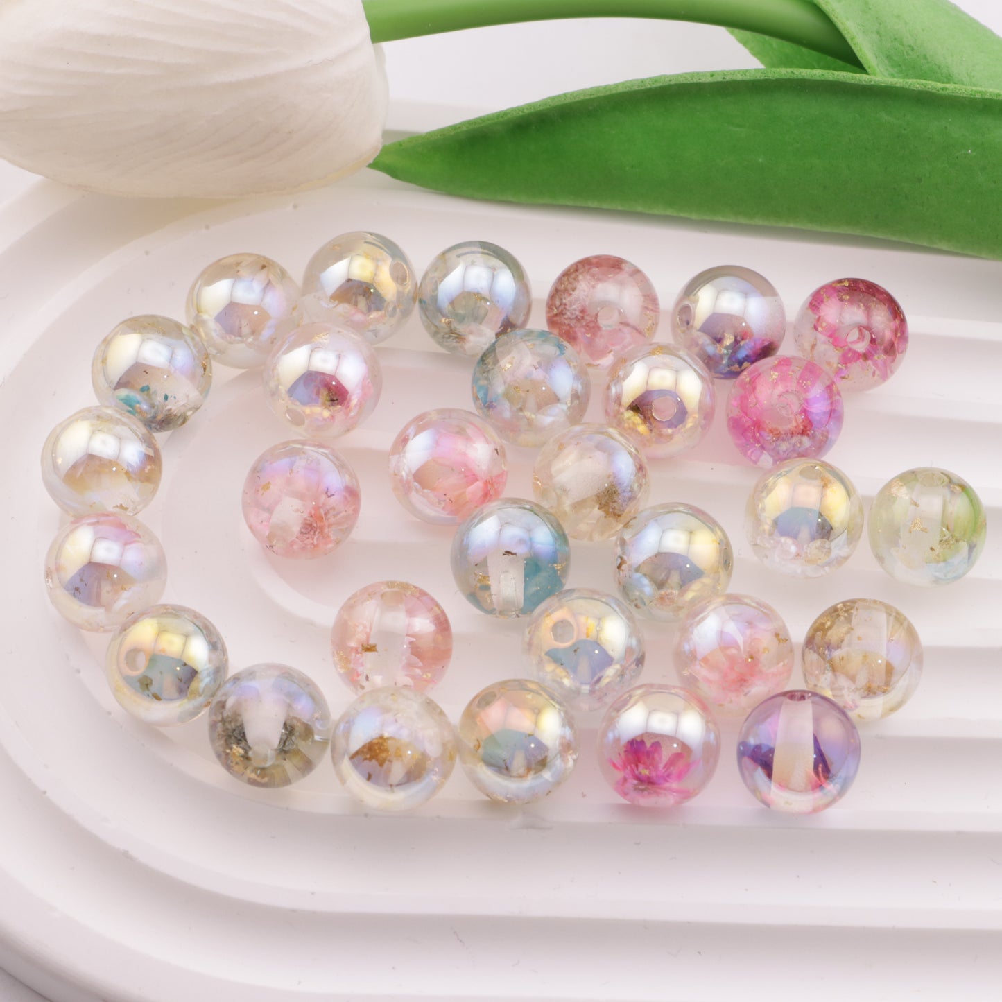 FS6242- 12mm Dried Flower Gold Foil Resin Beads