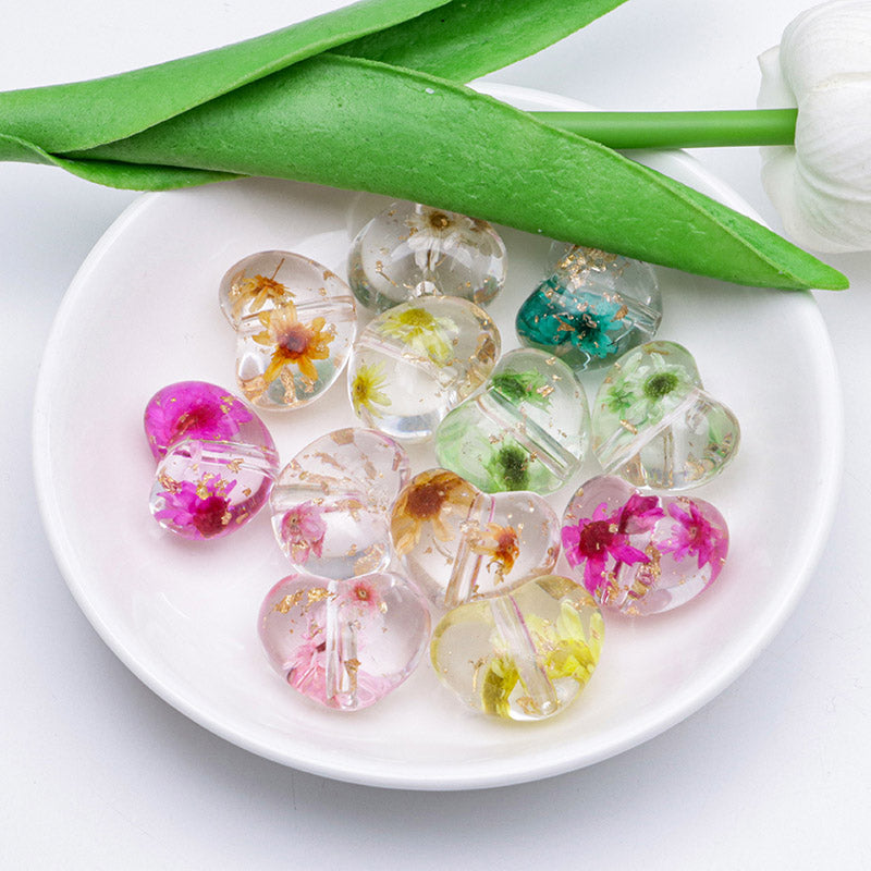 FS4262- Loving - Heart Dried - Flower Resin Beads 20mm