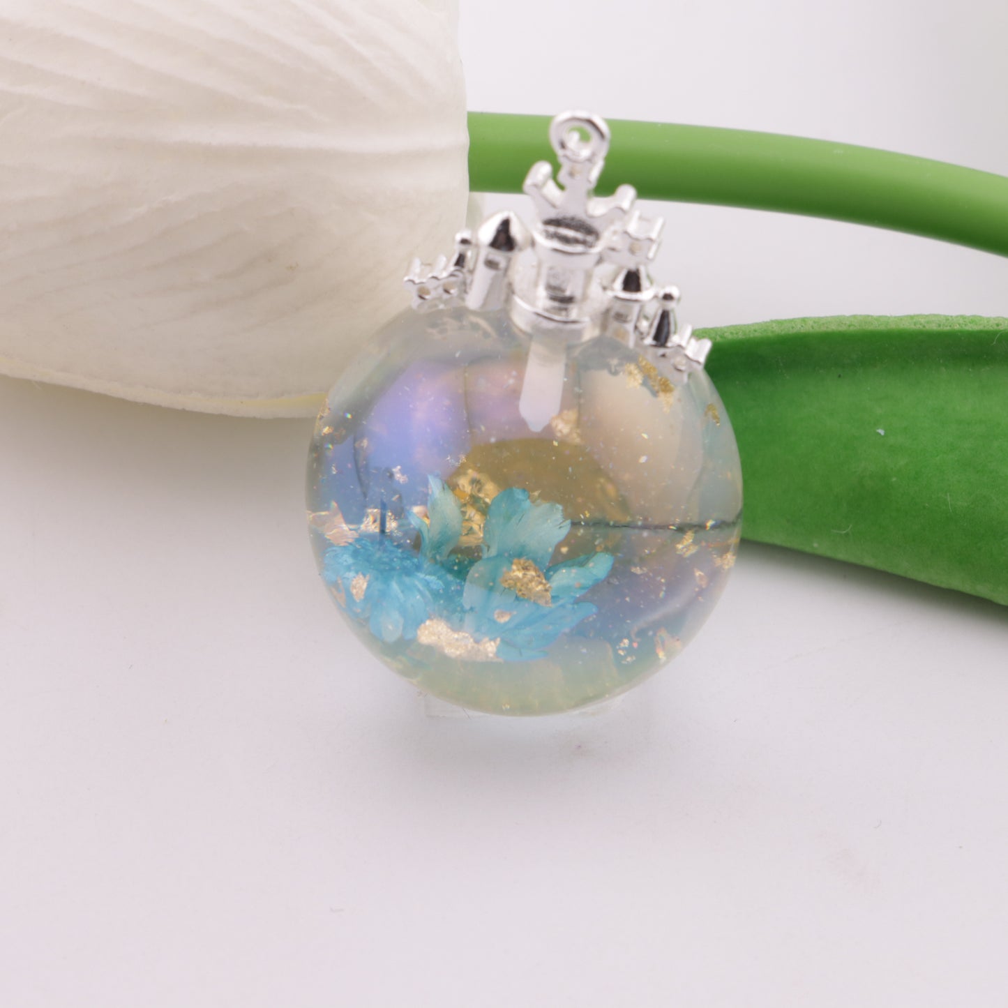 FS6244- 30mm Gold Foil Dried Flower Semi-Hole Resin Beads