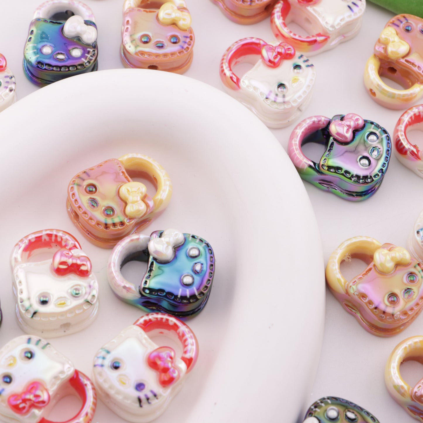 FS6360- 22×17×10 Mm HK Resin Beads Through-Hole