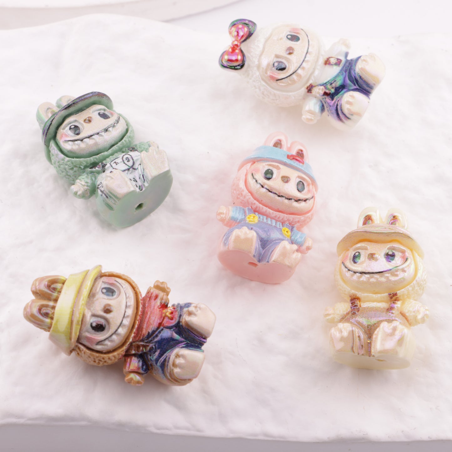FS6362- Sitting Posture Pulling Labubu Resin Beads Through Holes